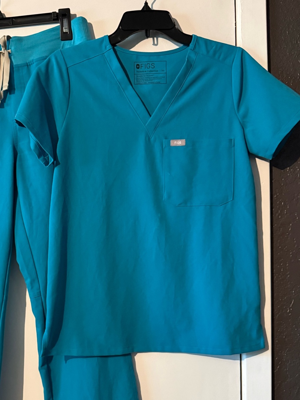 Figs Women’s Teal V-Neck Scrub Top